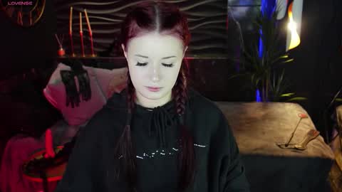 Snapshot of lily_moonlight chatting on October 22, 7:44 am Lily online show from October 22, 7:44 am