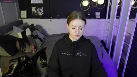 Snapshot of lily_moonlight chatting on March 6, 7:47 am Lily online show from March 6, 7:47 am