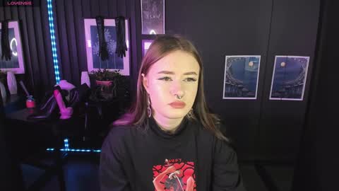 Snapshot of lily_moonlight chatting on January 14, 8:41 am Lily online show from January 14, 8:41 am