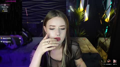 Snapshot of lily_moonlight chatting on January 15, 5:05 pm Lily online show from January 15, 5:05 pm