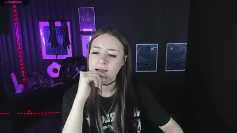 Snapshot of lily_moonlight chatting on February 13, 7:56 am Lily online show from February 13, 7:56 am