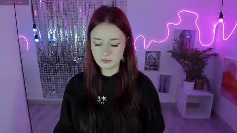 Snapshot of lily_moonlight chatting on September 21, 7:01 am Lily online show from September 21, 7:01 am