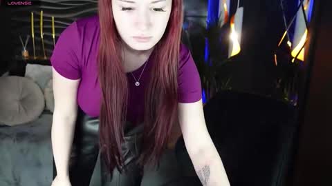 Snapshot of lily_moonlight chatting on October 5, 2:13 pm Lily online show from October 5, 2:13 pm
