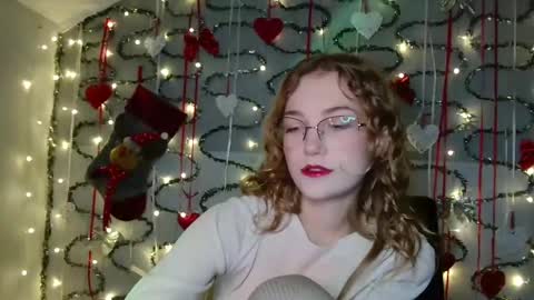 small lily online show from December 3, 6:19 pm