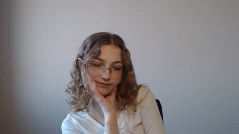 small lily online show from March 4, 1:19 pm