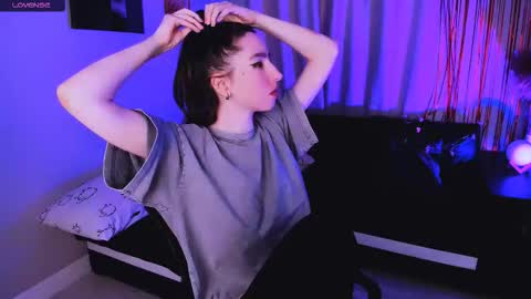 LILY online show from February 15, 8:02 am