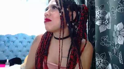 lilyjamesx online show from February 16, 10:43 pm