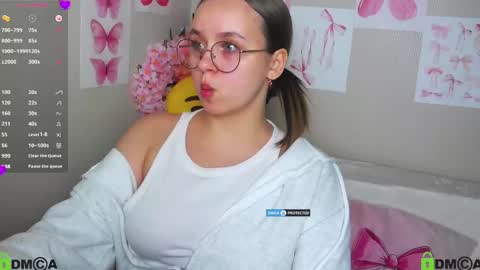 Snapshot of lilysweet13 chatting on October 5, 1:51 pm Lily online show from October 5, 1:51 pm
