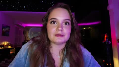 Snapshot of lilywhite_fr chatting on September 19, 2:27 am Lily White online show from September 19, 2:27 am