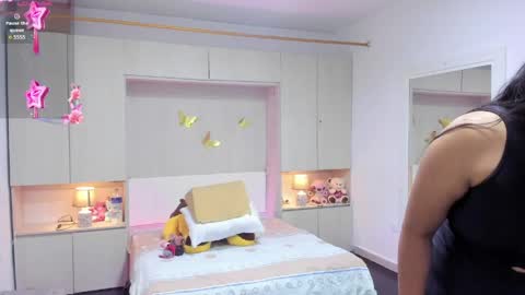 lilywhitee1 online show from April 21, 4:08 am