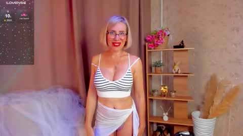 lina_bennet online show from September 11, 3:19 am