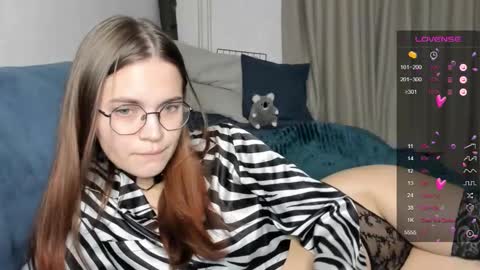 lina hall online show from December 26, 12:49 pm