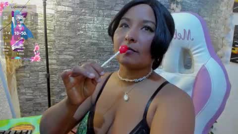 LINA SANCHEZ online show from March 28, 9:05 pm