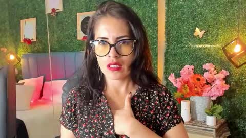 Snapshot of linagh chatting on October 6, 11:50 am Lina online show from October 6, 11:50 am