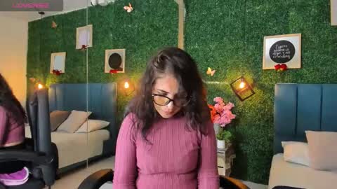 Snapshot of linagh chatting on October 11, 11:48 am Lina online show from October 11, 11:48 am