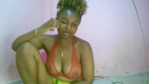 Snapshot of linah1123 chatting on October 19, 10:42 am linah1123 online show from October 19, 10:42 am