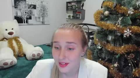 Snapshot of linatruly chatting on January 12, 8:25 pm Lina online show from January 12, 8:25 pm