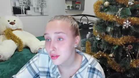 Snapshot of linatruly chatting on January 14, 8:15 pm Lina online show from January 14, 8:15 pm