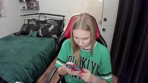 Snapshot of linatruly chatting on September 15, 9:38 pm Lina online show from September 15, 9:38 pm