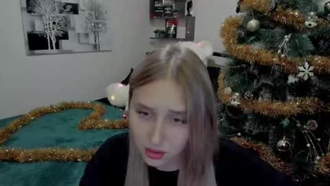 Snapshot of linatruly chatting on December 16, 7:32 pm Lina online show from December 16, 7:32 pm
