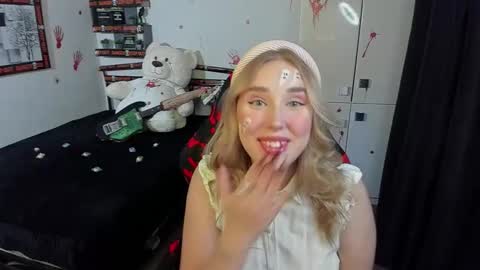 Lina online show from October 24, 9:59 pm