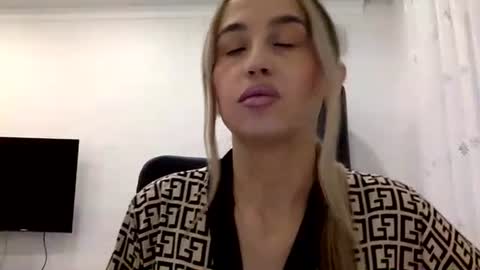 linavora online show from November 20, 1:53 pm