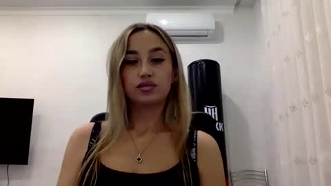 linavora online show from November 22, 7:45 pm