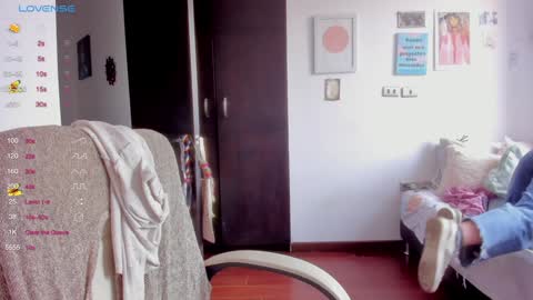 Snapshot of linda_giggle chatting on January 10, 2:13 pm Giggles online show from January 10, 2:13 pm