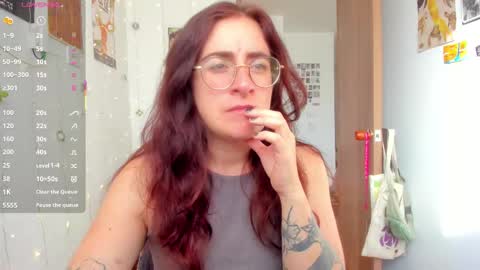 Giggles  online show from December 1, 12:25 pm