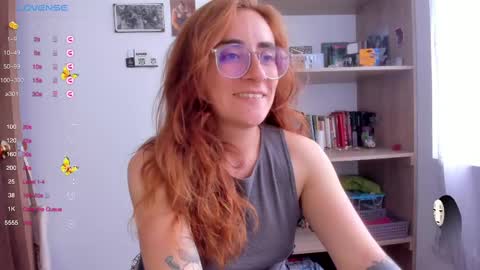 Snapshot of linda_giggle chatting on February 18, 9:42 pm Giggles online show from February 18, 9:42 pm