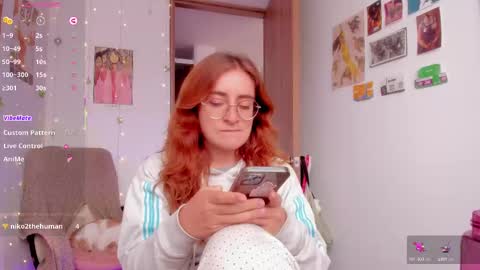 Snapshot of linda_giggle chatting on October 8, 4:02 pm Giggles online show from October 8, 4:02 pm