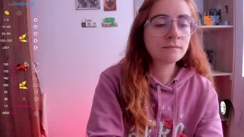 Snapshot of linda_giggle chatting on February 19, 4:44 pm Giggles online show from February 19, 4:44 pm