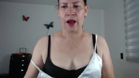 Linda Hanna online show from November 4, 2:18 pm