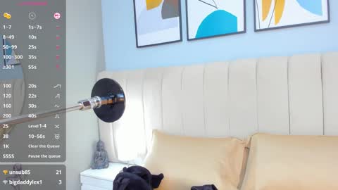 linda_sofi__ online show from March 6, 12:30 pm