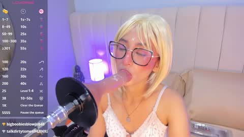 linda_sofi__ online show from March 6, 3:35 pm