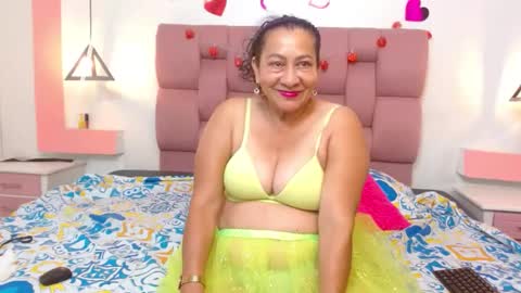 Snapshot of lindacoopers chatting on October 10, 12:22 pm lindacoopers online show from October 10, 12:22 pm