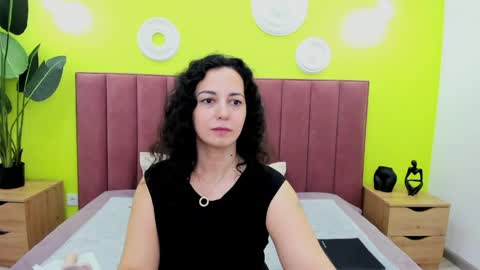 Linda online show from April 12, 1:42 am