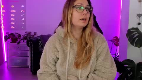 Snapshot of lindawhite_ chatting on March 7, 9:48 pm Linda -- online show from March 7, 9:48 pm