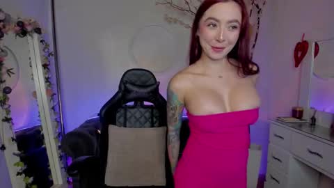 Snapshot of lindsay_khaleesi chatting on September 20, 6:05 am Lindsay online show from September 20, 6:05 am