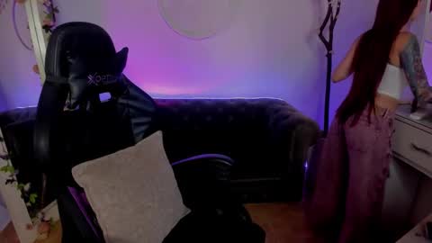 Snapshot of lindsay_khaleesi chatting on September 10, 12:22 am Lindsay online show from September 10, 12:22 am
