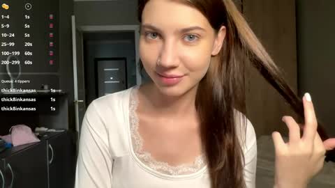 Linda online show from April 25, 1:41 pm