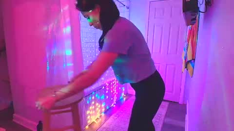 linuxgirlsudosu online show from October 18, 9:02 am