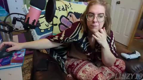 Linzy19 online show from March 11, 5:02 pm