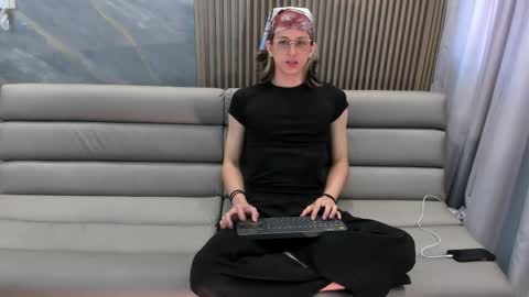 Lior evan online show from December 3, 11:55 am