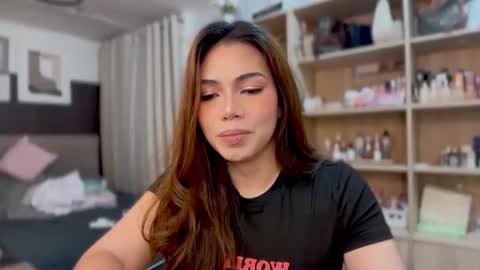 Liora of Ophir online show from November 15, 9:22 am