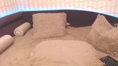 LIpsAddiction online show from March 2, 2:00 pm