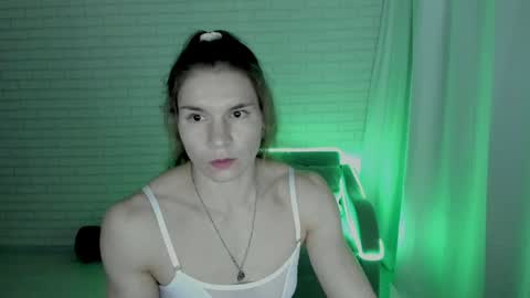 Snapshot of lisa_ree_ chatting on February 5, 7:53 pm lisa online show from February 5, 7:53 pm