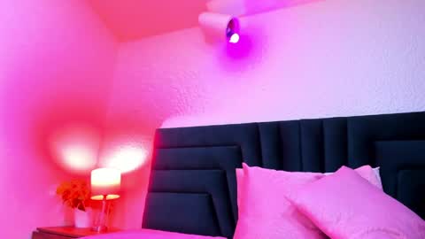 lisa white  online show from March 28, 9:22 am