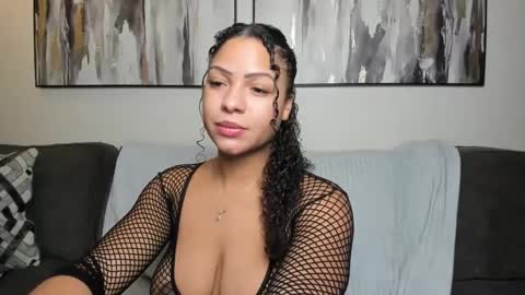 lisaloves6ix9 online show from January 19, 8:50 am