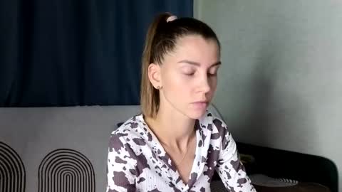 Kris Maks online show from October 13, 4:42 pm